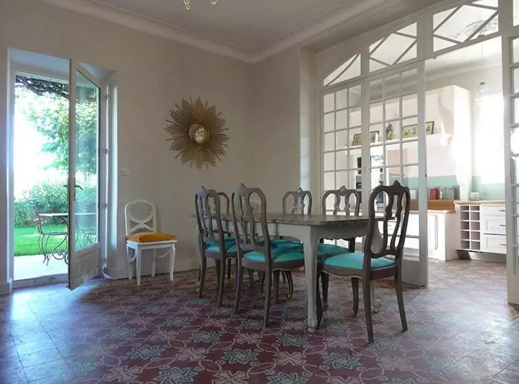 ３ベッドルームハウス, La Cour Des Sens