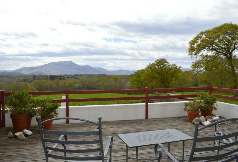 חדר סטנדרט עם מרפסת ונוף להרים, La Ferme Ostalapia