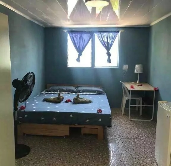 اتاق استاندارد با سرویس بهداشتی مشترک, Room With A View & Apartment Style