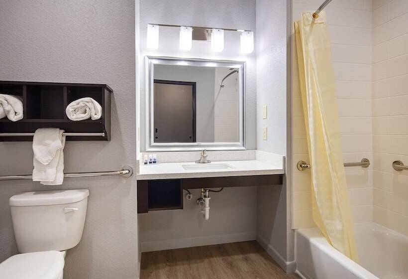 Люкс Адаптированный для Инвалидов, Best Western Plus Lonestar Inn & Suites