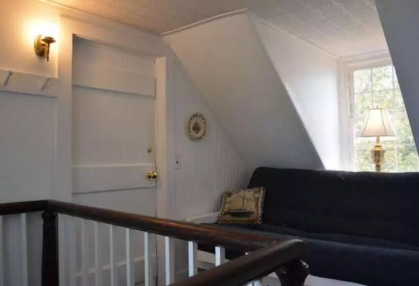エコノミーワンルーム, Black Walnut Point Inn