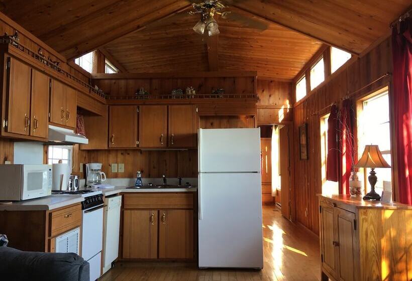 1间卧室的房子, Black Walnut Point Inn