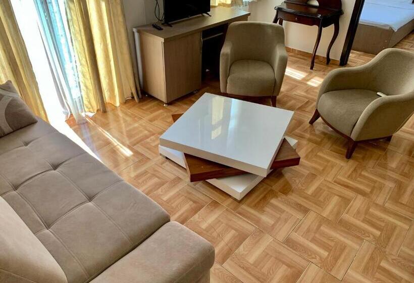 سوئیت 2 خوابه, Port Altus