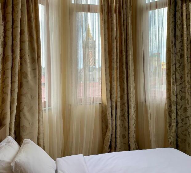 اتاق خانوادگی, Port Altus