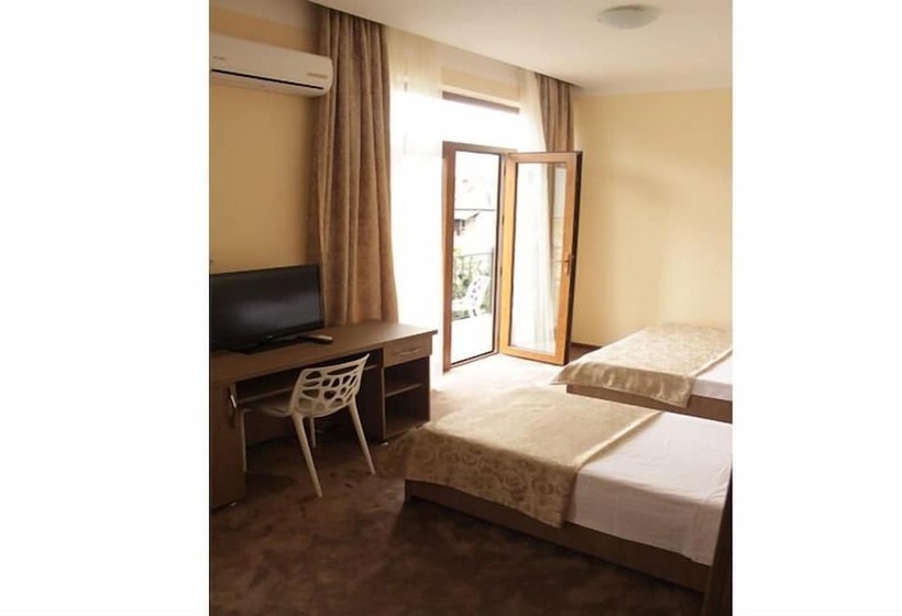 اتاق استاندارد سه تخته با بالکن, Port Altus