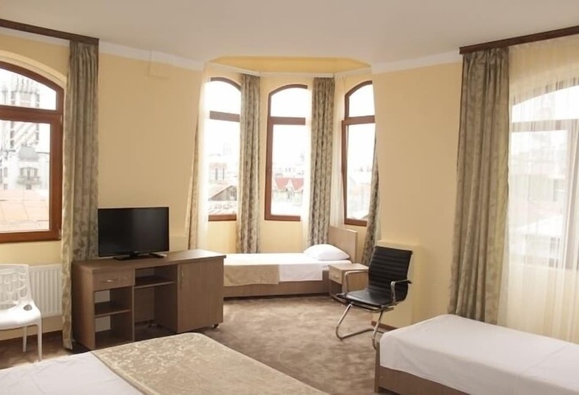 اتاق خانوادگی, Port Altus