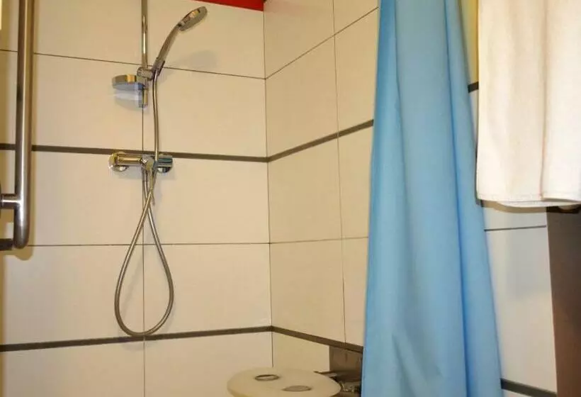 Standard Yhden Hengen Invahuone, Villa Four Rooms