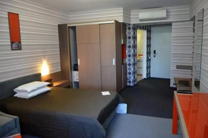Standard Yhden Hengen Invahuone, Villa Four Rooms