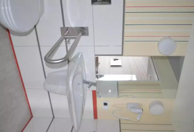 Standard Yhden Hengen Invahuone, Villa Four Rooms