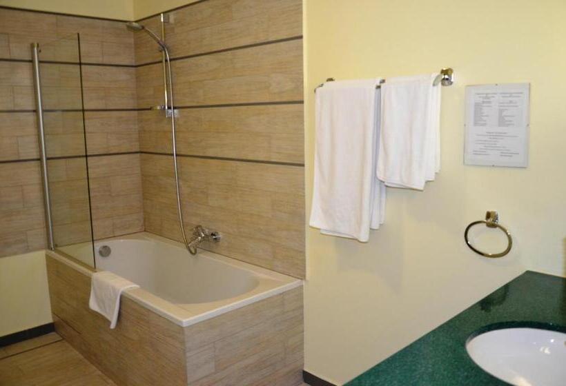 استودیوی لوکس, Villa Four Rooms