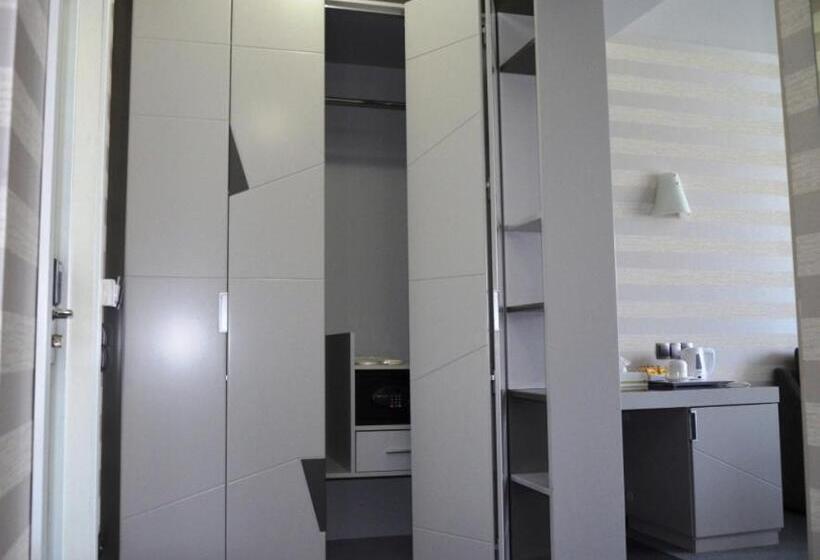 استودیوی لوکس, Villa Four Rooms