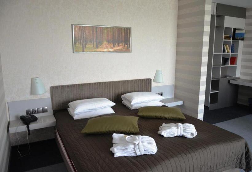 استودیوی لوکس, Villa Four Rooms