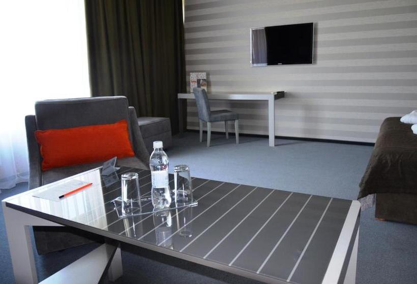 استودیوی لوکس, Villa Four Rooms