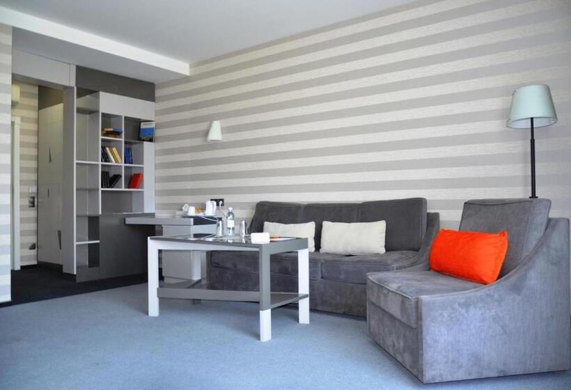 استودیوی لوکس, Villa Four Rooms