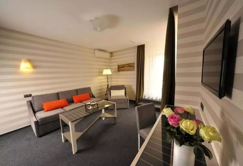 Suite with Terrace, Villa Four Rooms
