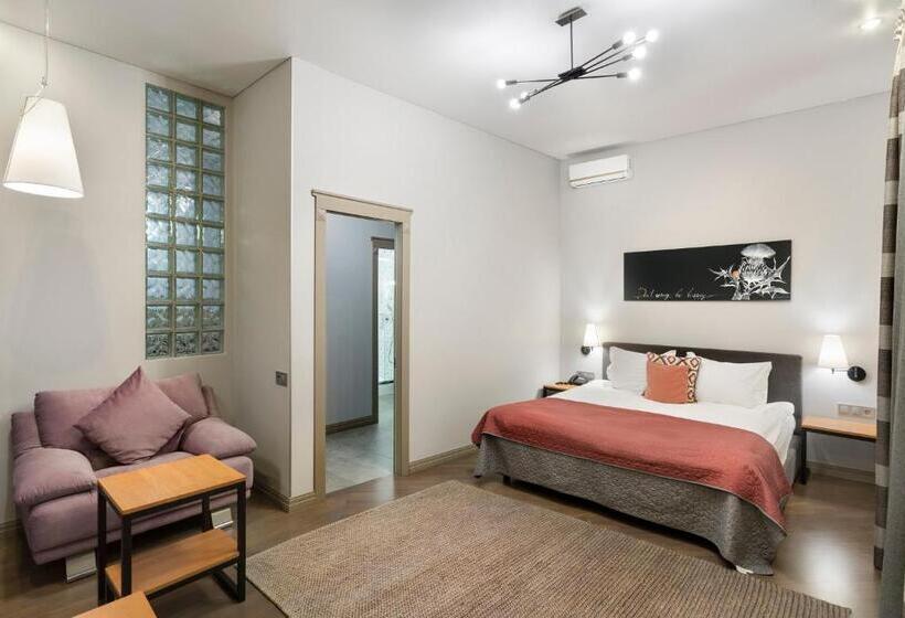 استودیوی استاندارد, Villa Four Rooms