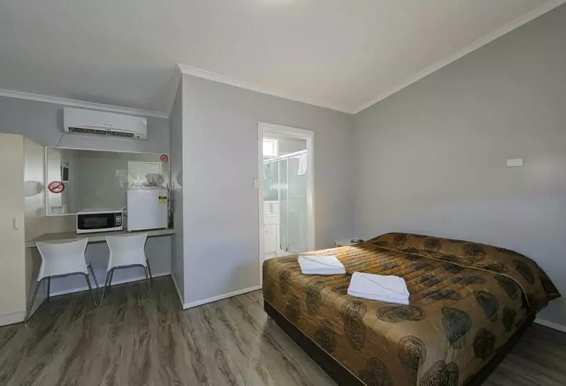 Standard Yhden Hengen Huone Queen-vuode, Ned Kelly's Motel