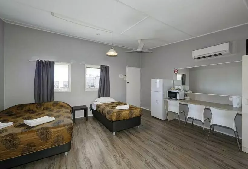 Perhehuone, Ned Kelly's Motel