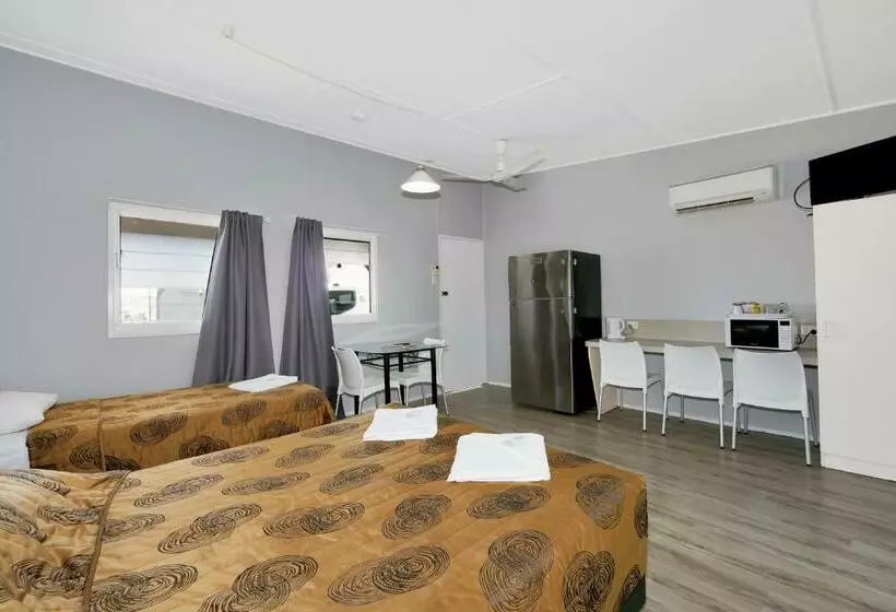 Perhehuone, Ned Kelly's Motel