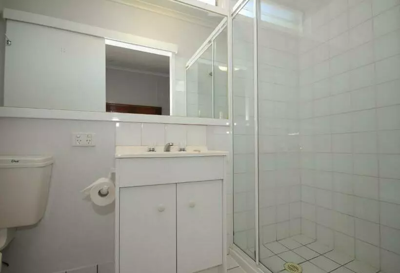 Standard Yhden Hengen Huone Queen-vuode, Ned Kelly's Motel