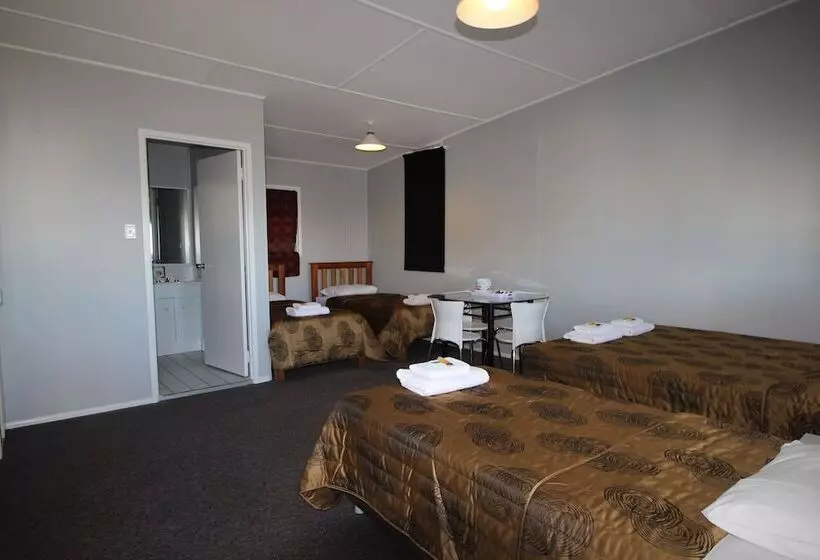 Perhehuone, Ned Kelly's Motel
