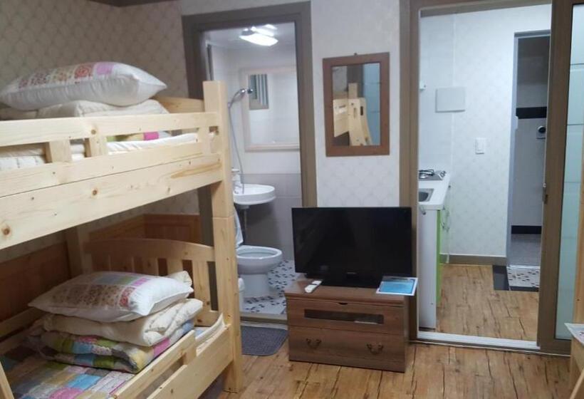 Семейный Номер, The 1st Andong Hostel
