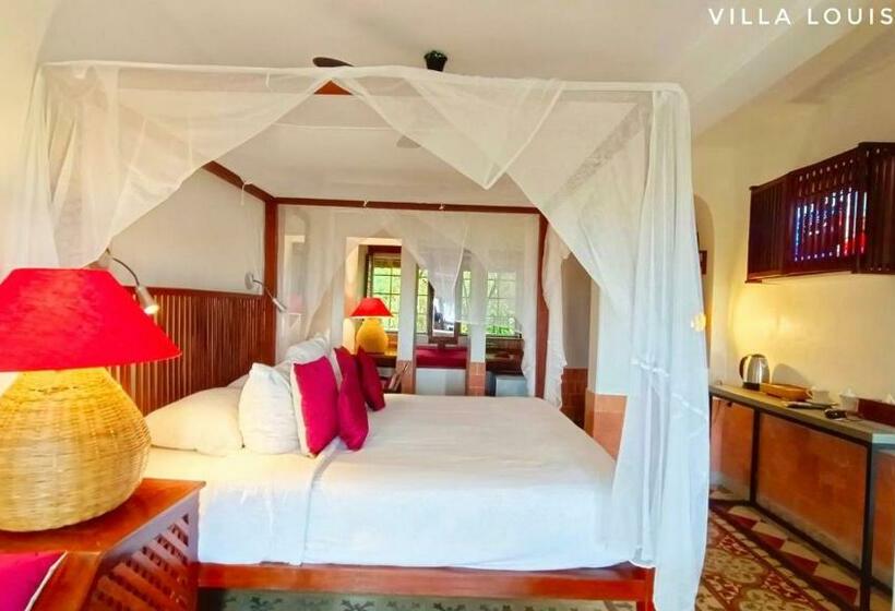 اتاق لوکس با چشم‌انداز دریا, Villa Louise Hue Beach Boutique