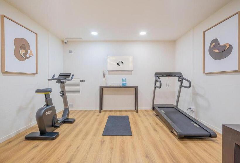 استودیوی لوکس, Yuna Porte Maillot   Apart