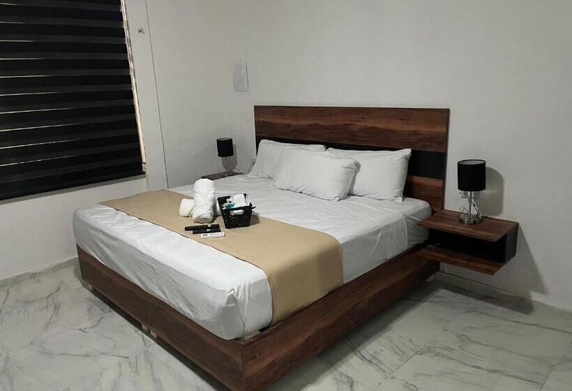 Standard Studio Kingsize Bett, Balam Playa   15Th. Ave