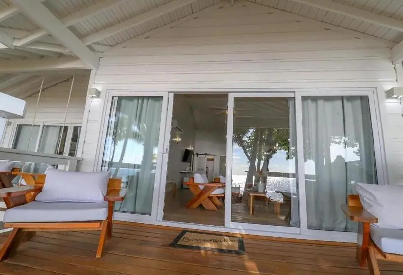 اتاق لوکس با بالکن و چشمانداز دریا, Luna Beach Luxury Boutique Beach Front Resort