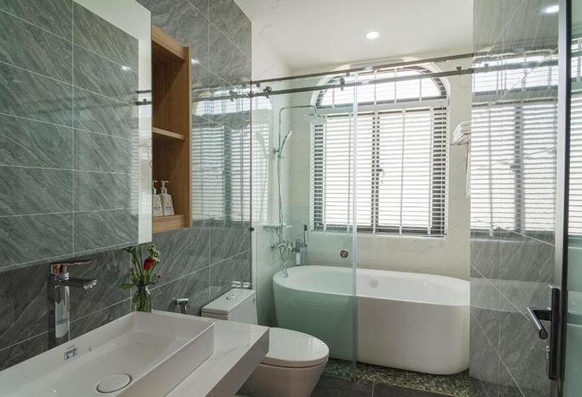 اتاق لوکس با بالکن, Mint Hoi An Villa