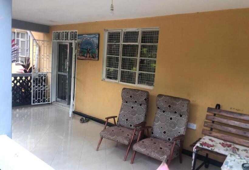 エコノミートリプルルーム, Jacaranda Homestay