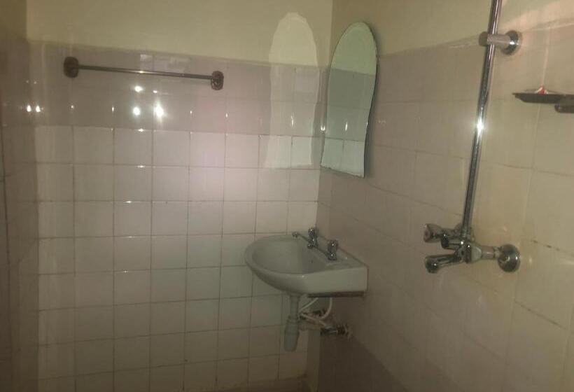 اتاق ساده سه‌ نفره, Jacaranda Homestay