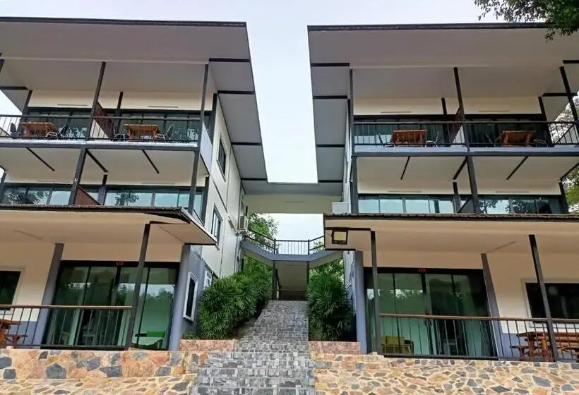 Deluxe Kolmen Hengen Huone, เพชรมณีกาญจน์ บีช รีสอร์ท
