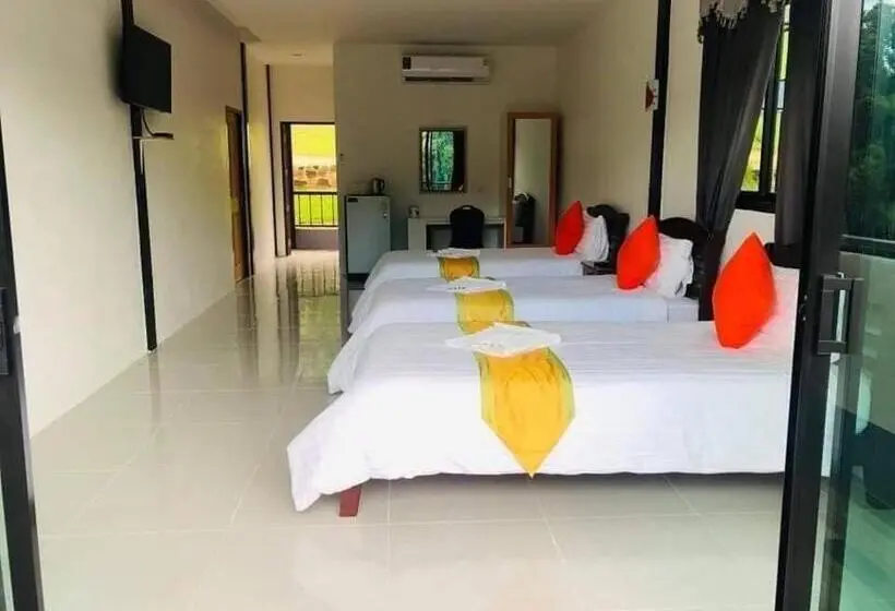 Deluxe Kolmen Hengen Huone, เพชรมณีกาญจน์ บีช รีสอร์ท