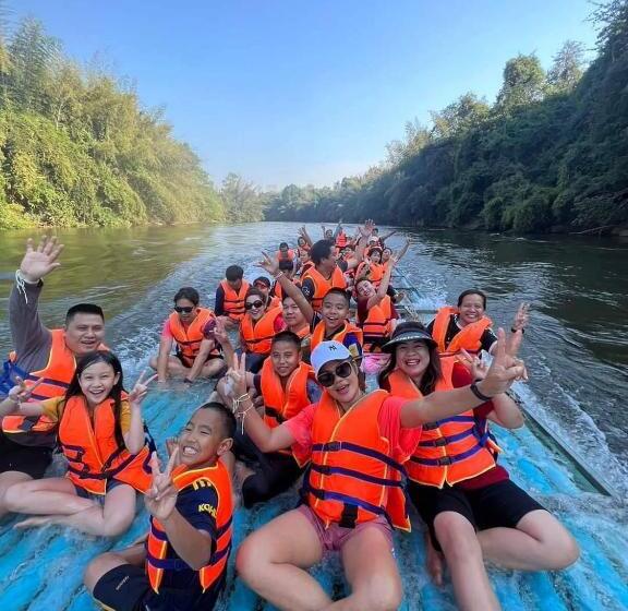 豪华三人间, เพชรมณีกาญจน์ บีช รีสอร์ท