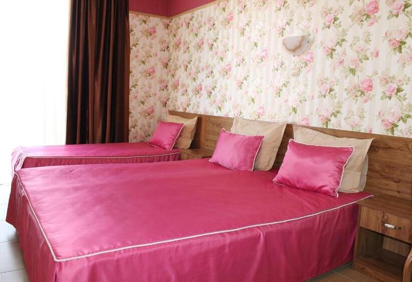 סטודיו סטנדרט עם מרפסת, семеен хотел идън