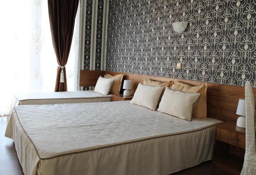 סטודיו סטנדרט עם מרפסת, семеен хотел идън