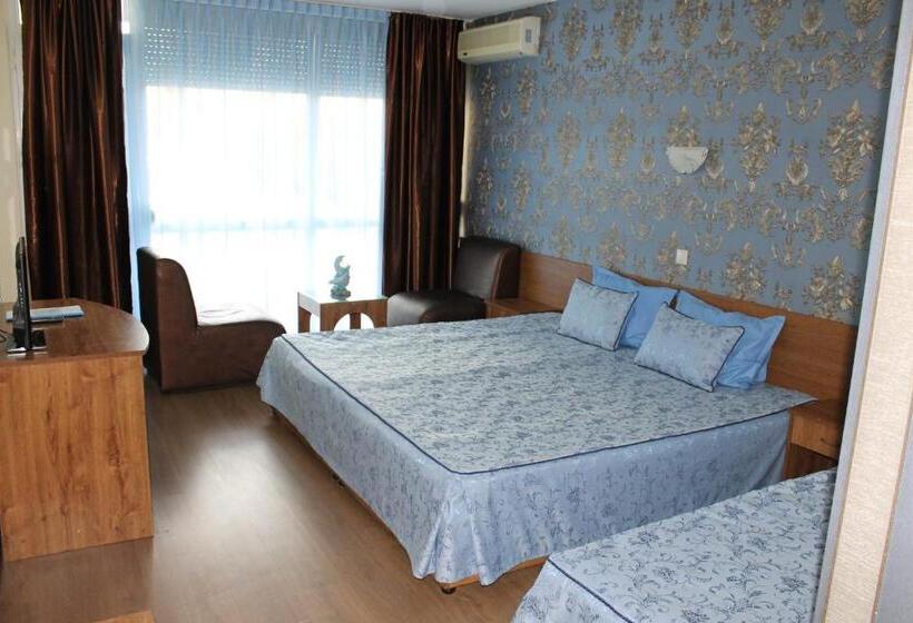 חדר סטנדרט עם מרפסת, семеен хотел идън