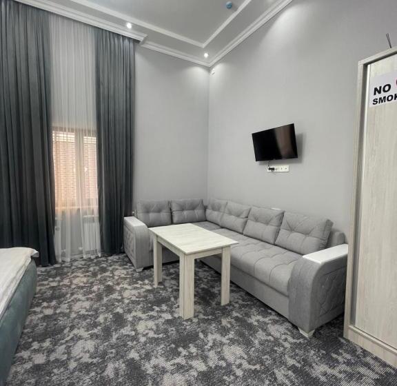 标准三人间, Imam Azam