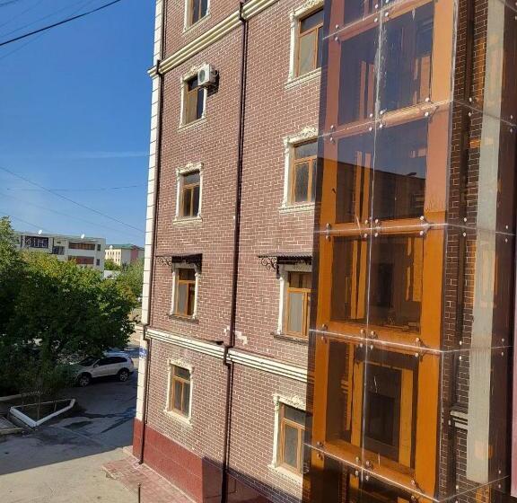 标准三人间, Imam Azam