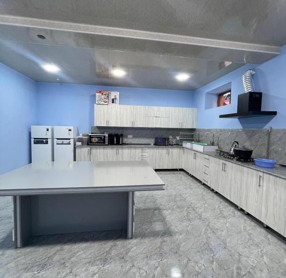 标准三人间, Imam Azam