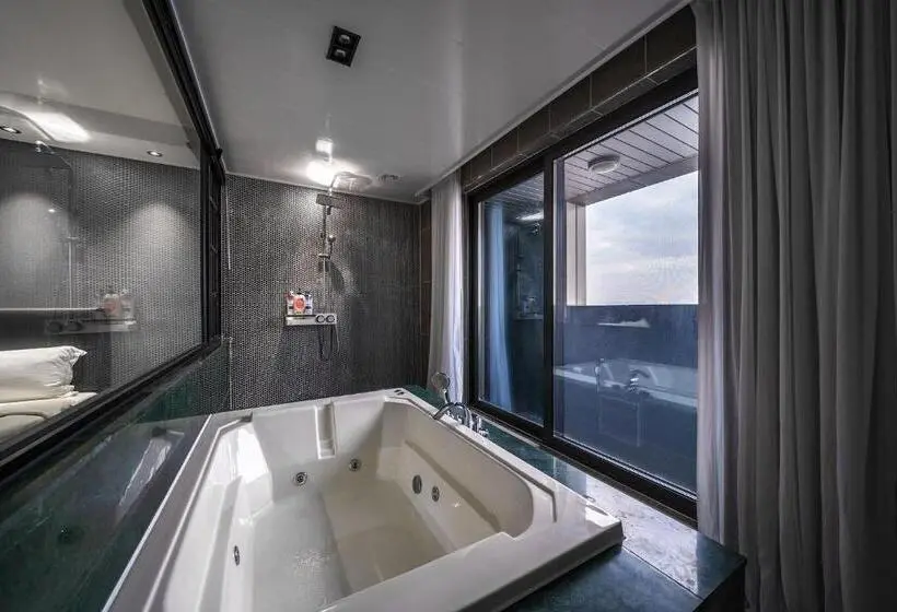 バスタブ付きスタンダードルーム, Inchon Sky And Sea Ocean View