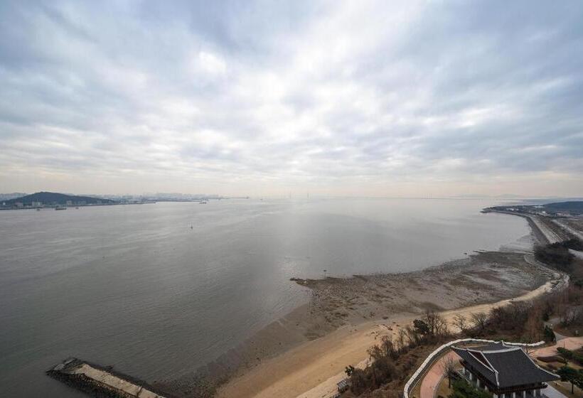 اتاق لوکس با چشم‌انداز دریا, Inchon Sky And Sea Ocean View