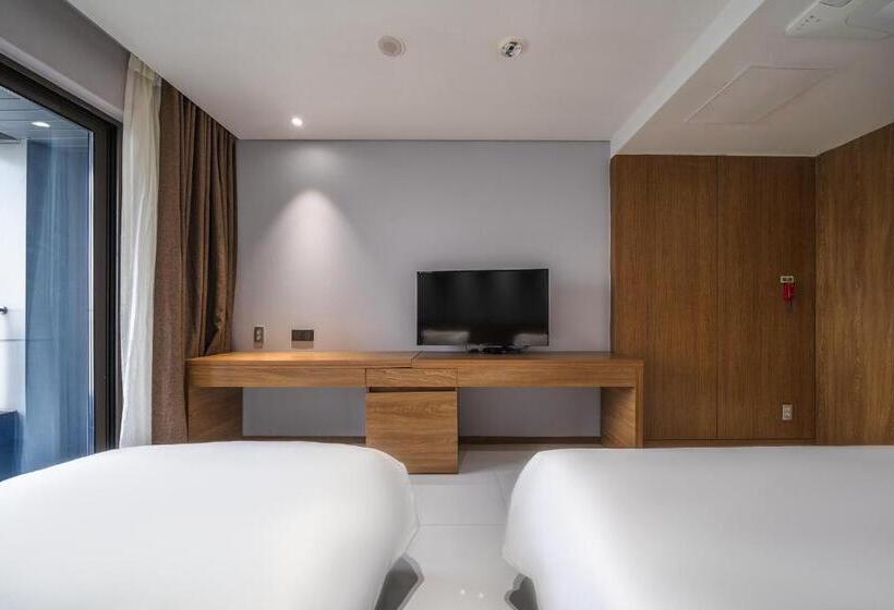 اتاق لوکس با چشم‌انداز دریا, Inchon Sky And Sea Ocean View