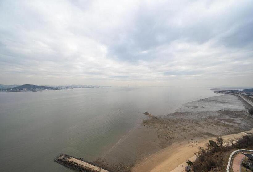 Номер Стандарт Трехместный, Inchon Sky And Sea Ocean View