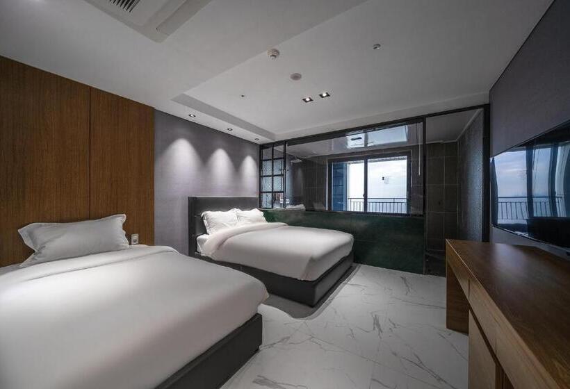 Номер Стандарт с Гидромассажем, Inchon Sky And Sea Ocean View