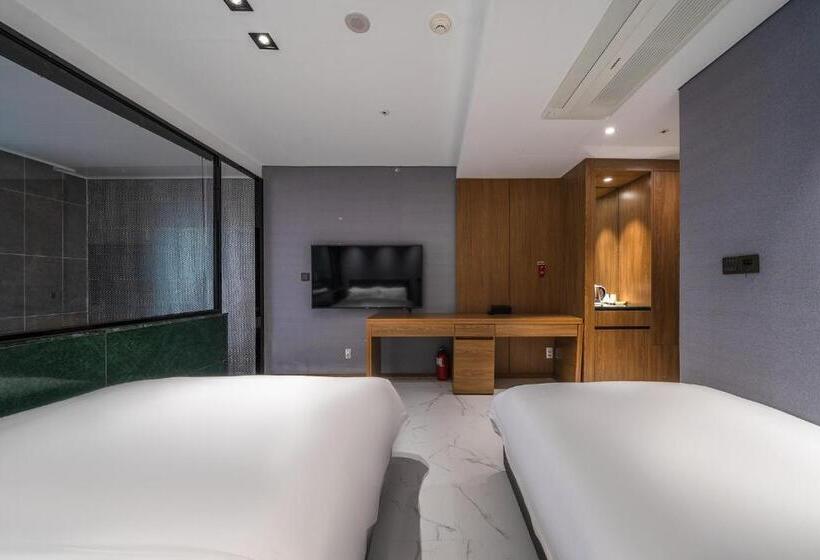 Номер Стандарт с Гидромассажем, Inchon Sky And Sea Ocean View