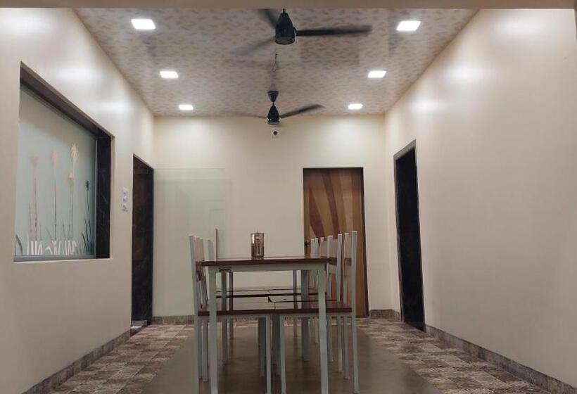 חדר סופריור עם מיטת קינג, Sushegad Guhagar Beach