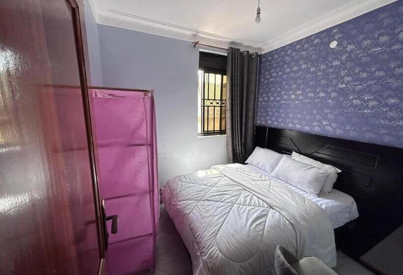 اتاق استاندارد سه نفره, Safari Lake View Apartments, Muyenga